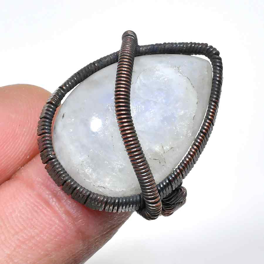 Luna’s Embrace – Dark Bronze Moonstone Pendant