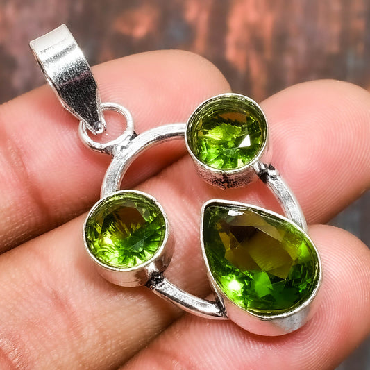 Verdant Glow – Sterling Silver Peridot Pendant
