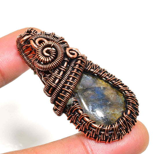 Selene’s Shield – Labradorite Copper Pendant