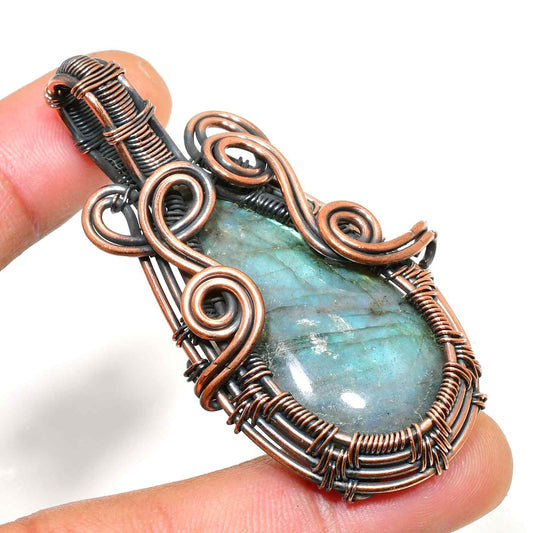 Aurora’s Embrace – Labradorite & Copper Pendant