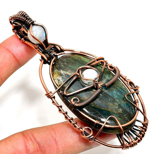 Aurora’s Veil – Labradorite Copper Pendant