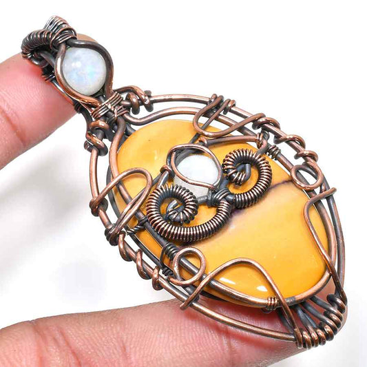 Helia’s Glow – Honey Calcite Copper Pendant
