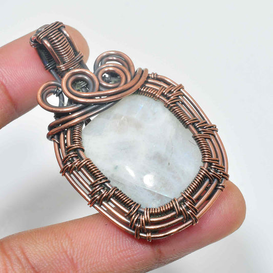 Moonlit Dreams – Labradorite Copper Pendant