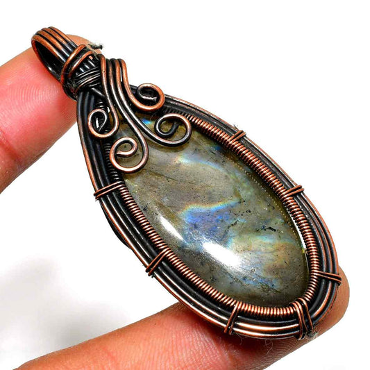 Luna’s Light – Labradorite Copper Pendant