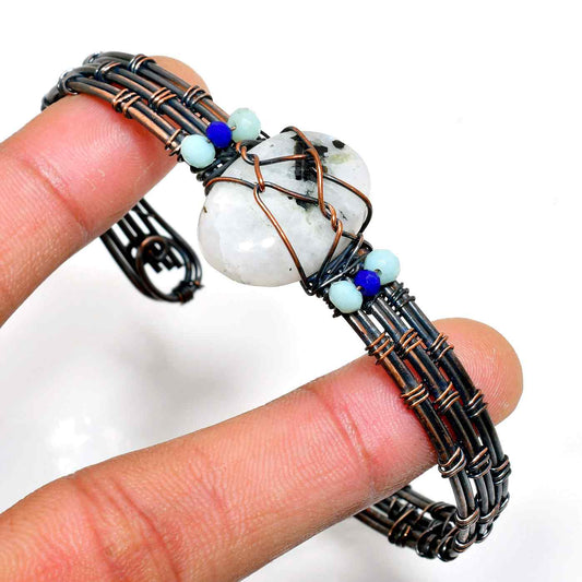 Luna’s Embrace – Moonstone Wire Cuff