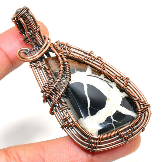 Midnight Aegis – Black Agate Copper Pendant