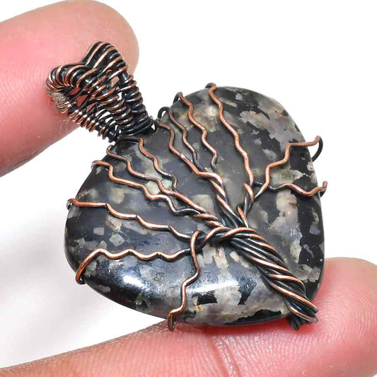Mystic Grove – Copper-Wrapped Black Agate Pendant