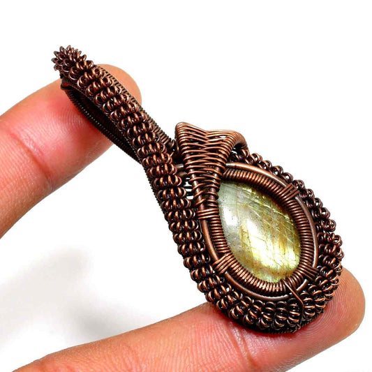 Luna’s Veil – Labradorite Copper Pendant