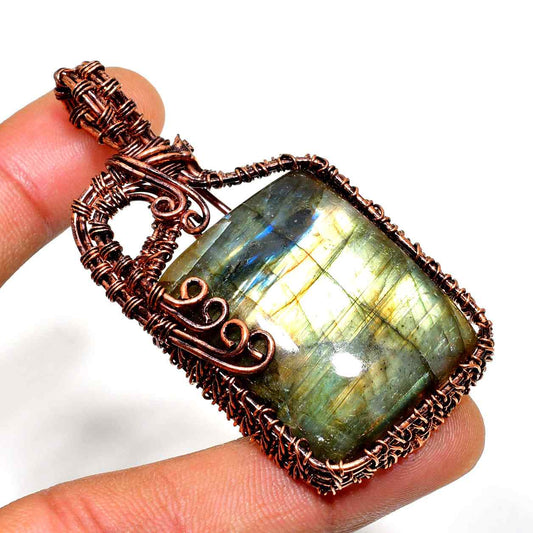 Selene’s Veil – Labradorite & Copper Pendant