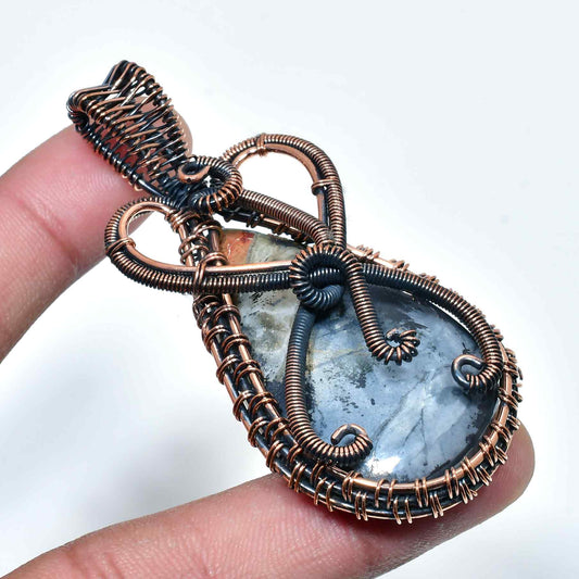Lunar Reverie – Labradorite & Copper Pendant