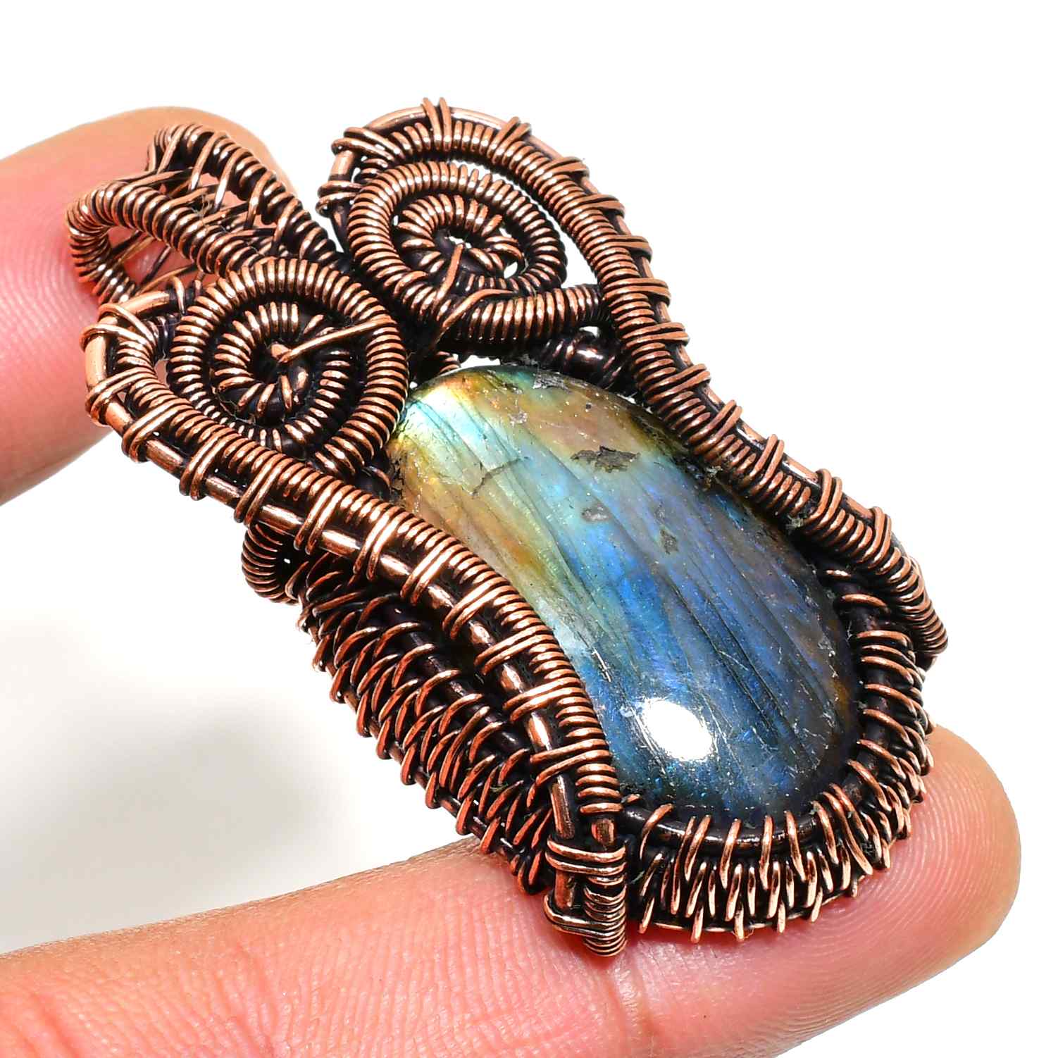 Lumina’s Embrace – Labradorite Copper Pendant