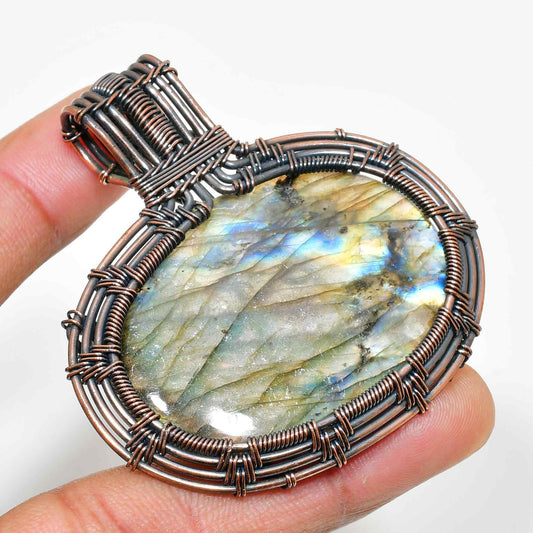 Celestial Gleam – Labradorite Copper Pendant