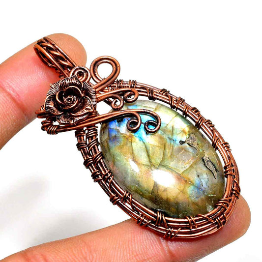 Starlit Ember – Labradorite Copper Pendant
