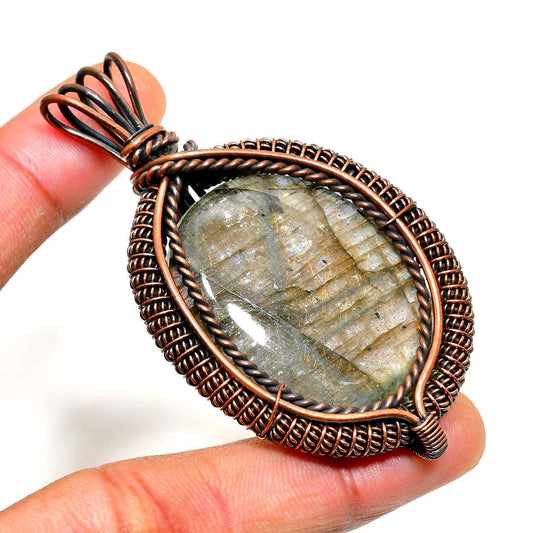 Selene’s Shield – Labradorite Copper Pendant