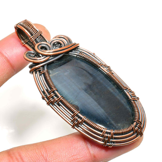 Serenity’s Embrace – Amethyst Copper Pendant