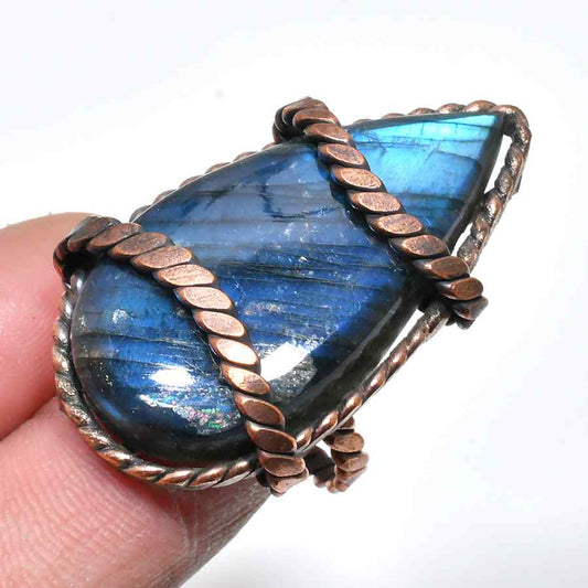 Selene’s Shard – Labradorite & Copper Pendant