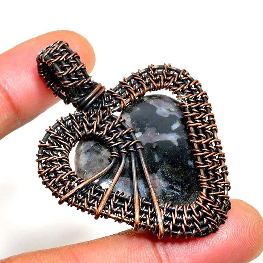 Elara’s Harmony – Rose Quartz Copper Pendant