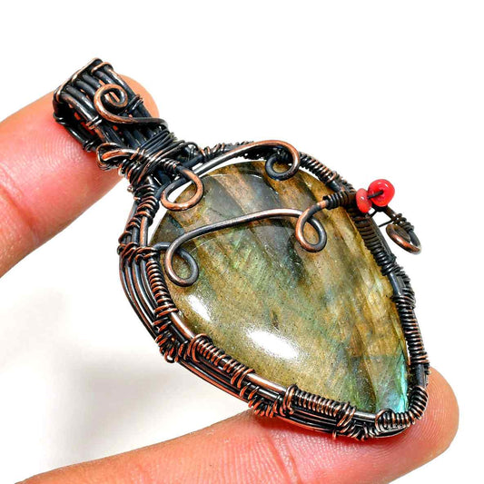 Selene’s Veil – Labradorite Copper Pendant