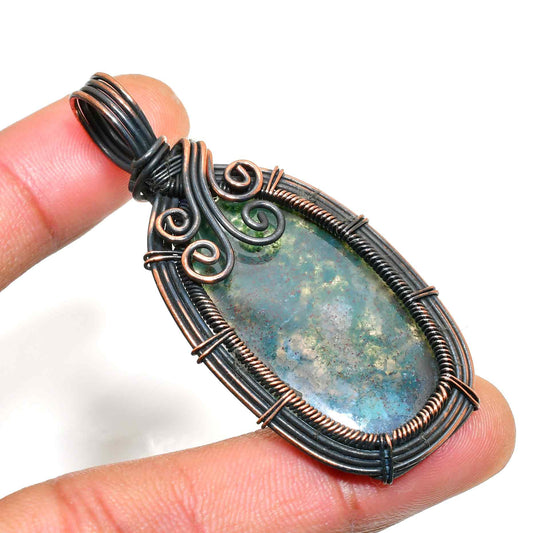 Nature’s Mystique – Labradorite Copper Pendant