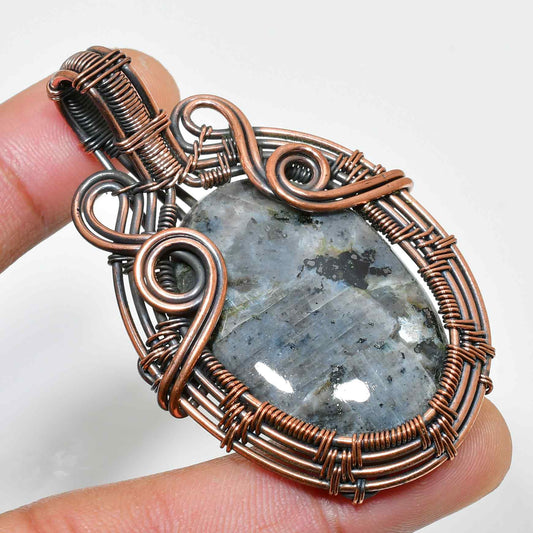Celestial Embrace – Labradorite & Antique Copper Pendant