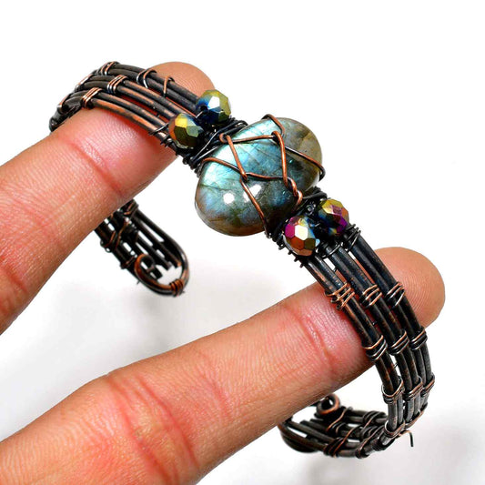 Luna’s Radiance – Labradorite & Copper Wire Bracelet