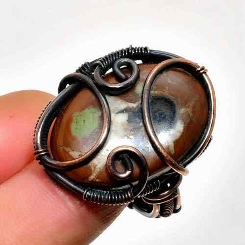 Gaia’s Embrace – Copper-Wrapped Gemstone Ring