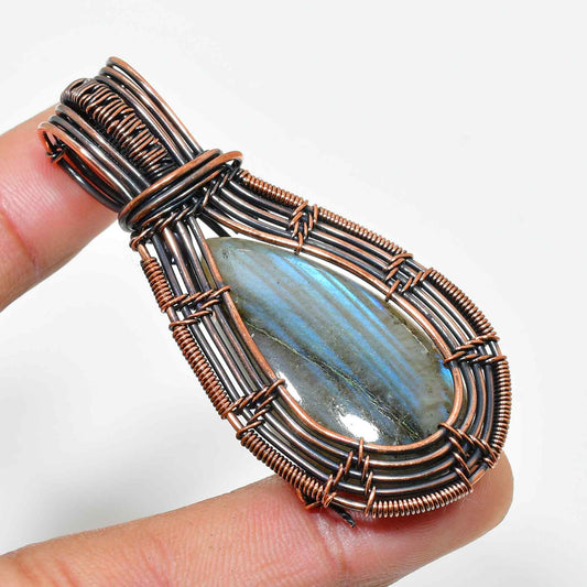Serene Glow – Labradorite & Oxidized Copper Pendant