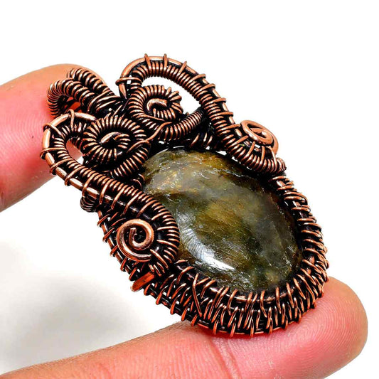 Aurora’s Veil – Labradorite & Copper Pendant