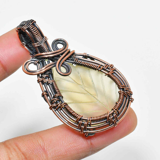 Fern’s Embrace – Leaf Stone Copper Pendant