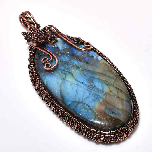 Aurora’s Glow – Labradorite Copper Pendant