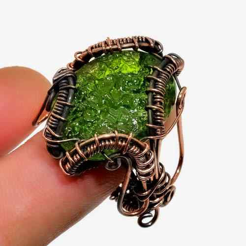 Peridot Embrace – Vintage Copper Ring