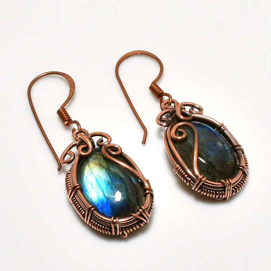 Luna’s Gaze – Copper-Wrapped Labradorite Earrings