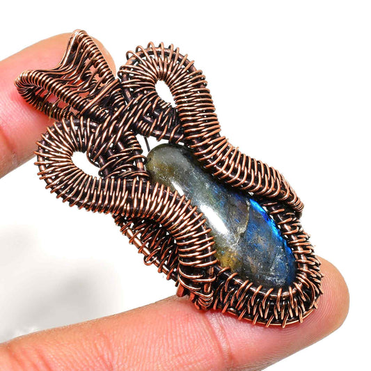 Celestial Embrace – Labradorite & Oxidized Copper Pendant