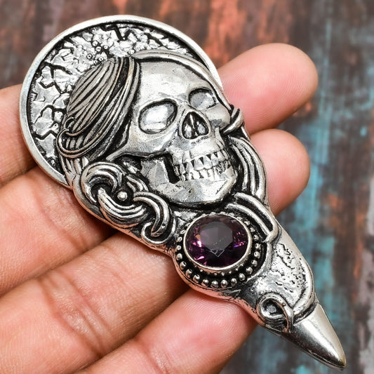 Raven’s Gaze – Amethyst Skull Brooch