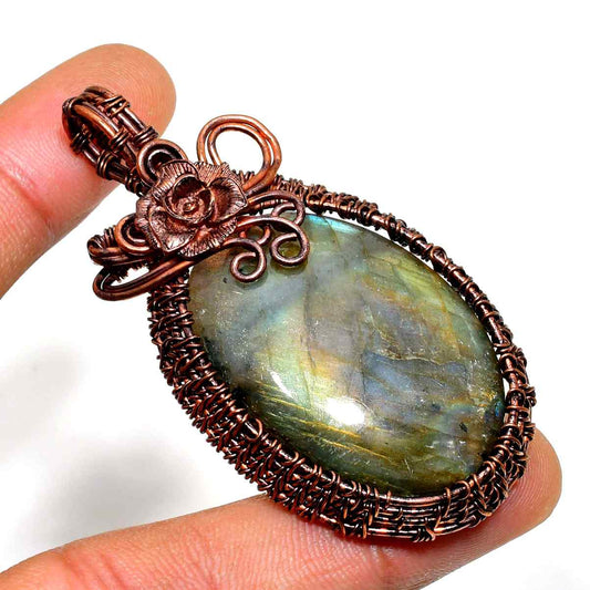 Aurora’s Edge – Labradorite Copper Pendant
