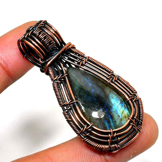 Celestial Cascade – Labradorite Copper Pendant