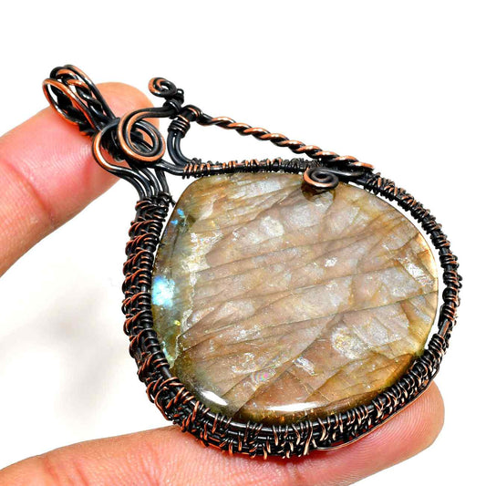 Selene’s Veil – Labradorite Copper Pendant