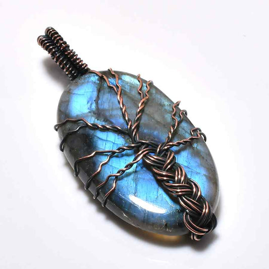 Celestial Veil – Labradorite Copper Pendant