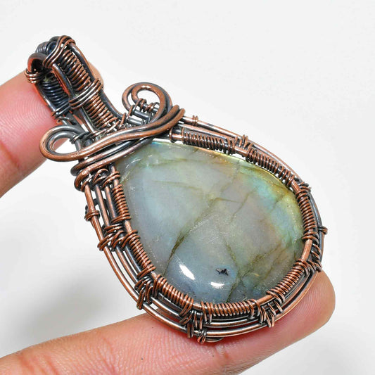 Lunar Veil – Labradorite Copper Pendant