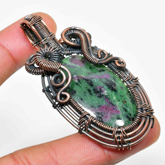 Harmony’s Embrace – Natural Stone Copper Pendant