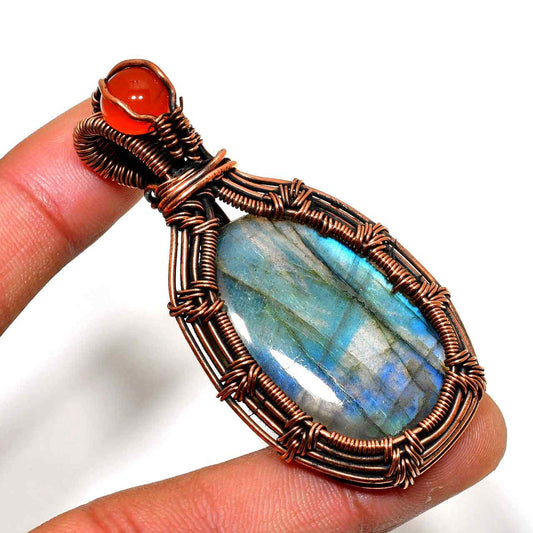 Mystic Ember – Labradorite & Carnelian Copper Pendant