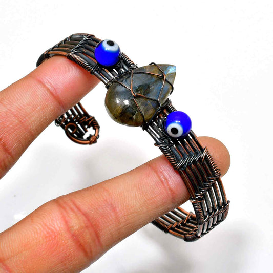 Luna’s Radiance – Labradorite Copper Harmony Bracelet