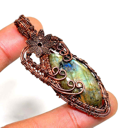 Veil of Luna – Labradorite & Copper Pendant