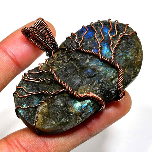 Ethereal Embrace – Labradorite & Copper Pendant