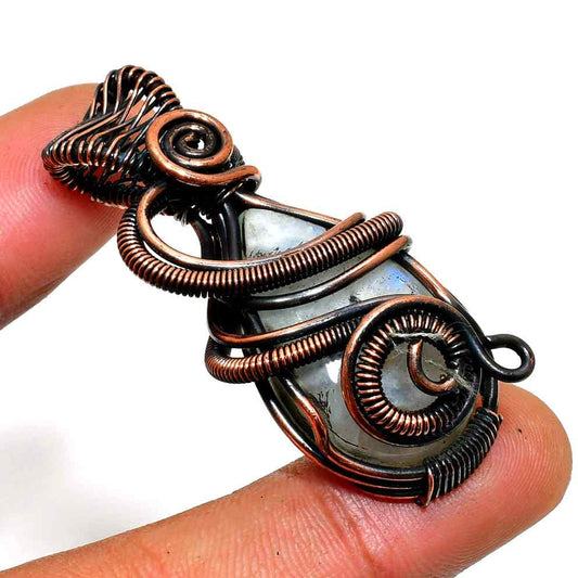 Ezra’s Veil – Mystic Amethyst Copper Pendant