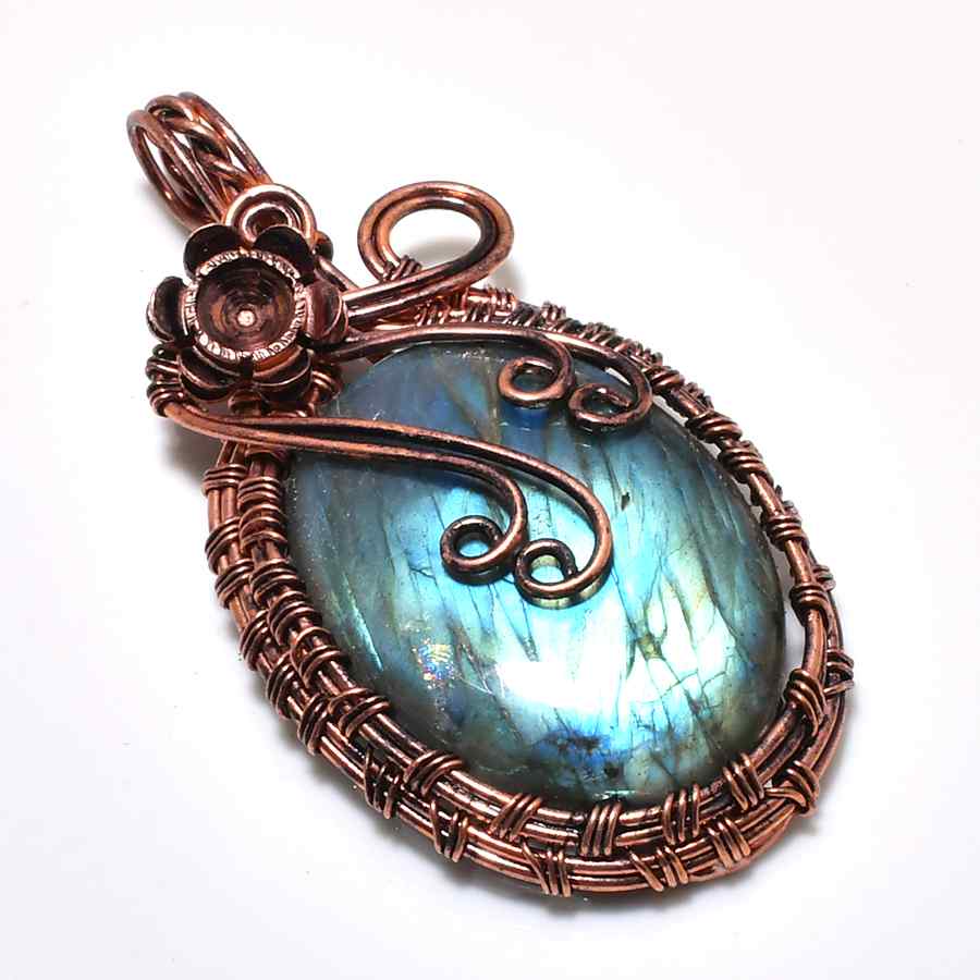 Ember’s Essence – Labradorite Copper Pendant
