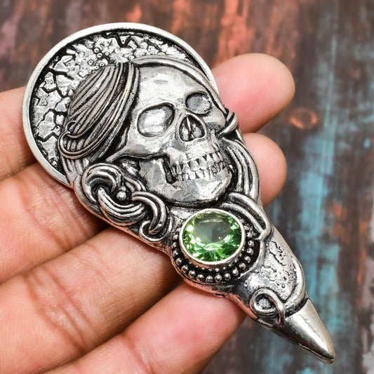 Verdant Requiem – Peridot Pewter Skull Pendant