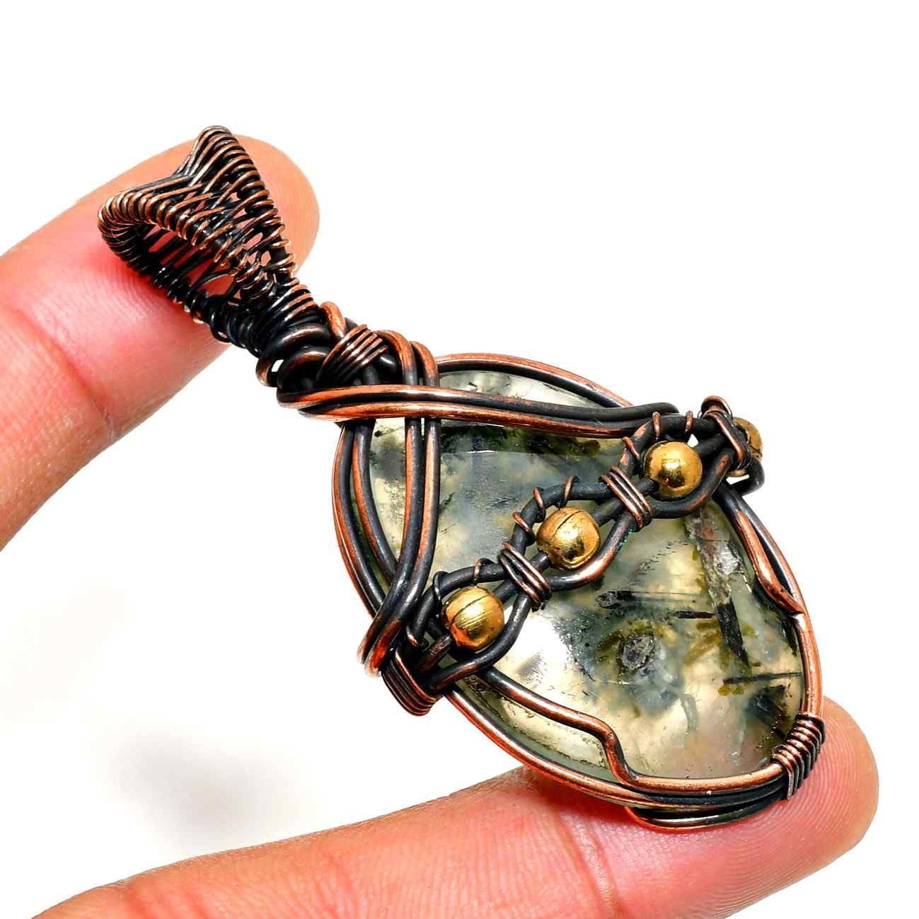 Aurora’s Aegis – Labradorite Copper Pendant