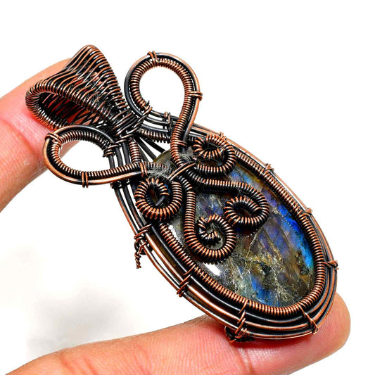 Luna’s Shield – Labradorite Copper Pendant