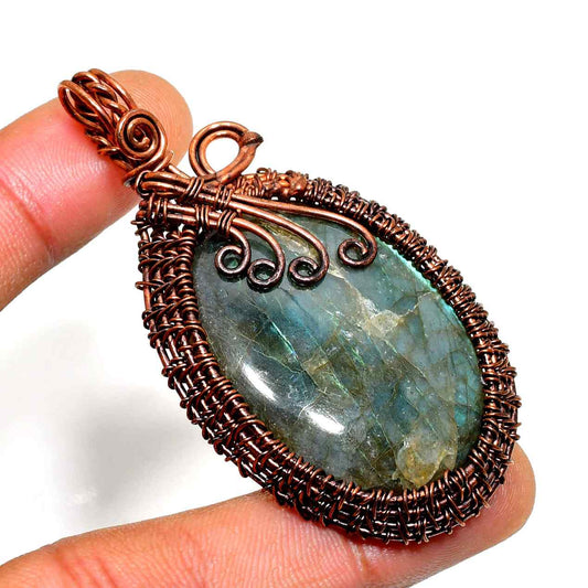 Mystic Tide – Labradorite Copper Pendant